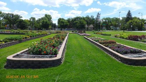 Garden beds used for the 床上植物试验 at the NDSU Horticulture 研究 & 示范花园 